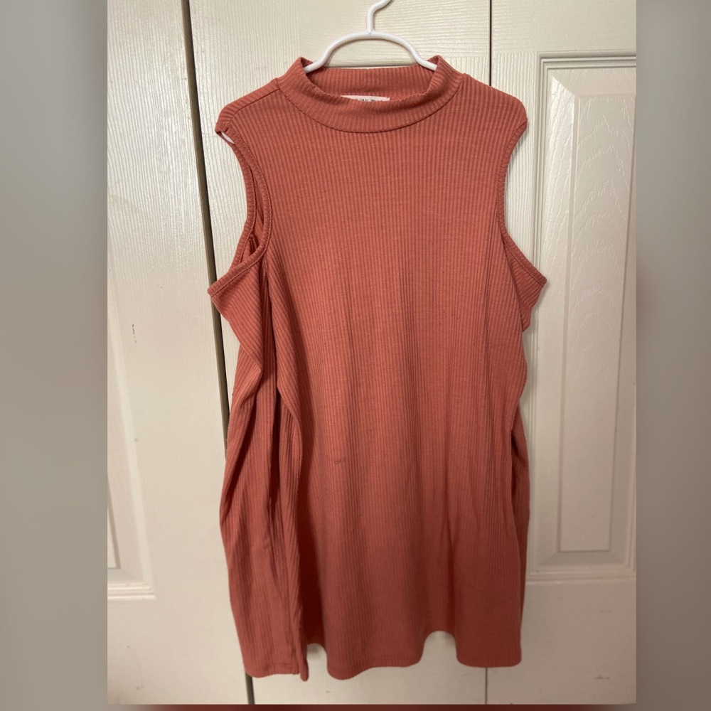 Long sleeve cold shoulder